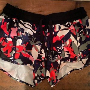 Lululemon Hotty Hot Short
Pop Cut Boom Juice